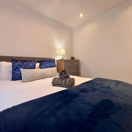 Franks 1 - Outdoor Courtyard - Sleeps 6 *