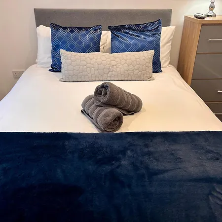 Franks 1 - Outdoor Courtyard - Sleeps 6 Blackpool