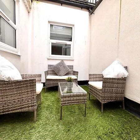 Apartment Franks 1 - Outdoor Courtyard - Sleeps 6 Blackpool