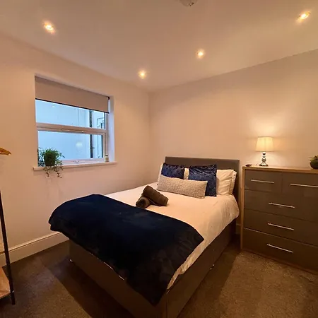 Franks 1 - Outdoor Courtyard - Sleeps 6 *