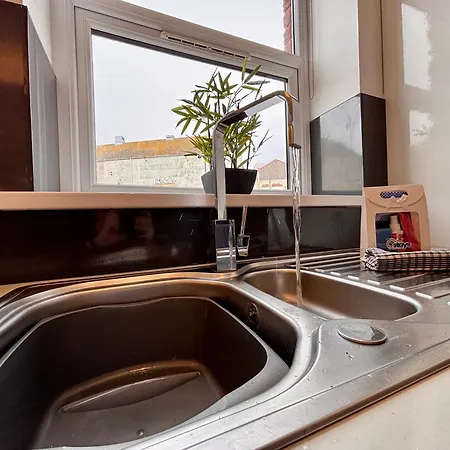 Franks 1 - Outdoor Courtyard - Sleeps 6 Blackpool
