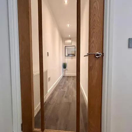 Franks 1 - Outdoor Courtyard - Sleeps 6 Apartment Blackpool