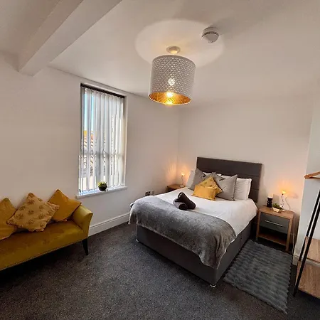 Franks 3 - Sleeps 4 * Blackpool