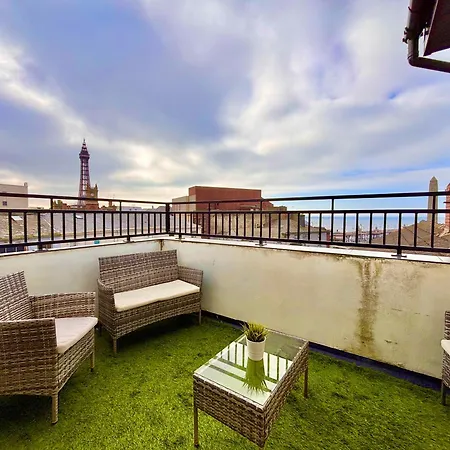 Franks 4 - Roof Terrace - Sleeps 6