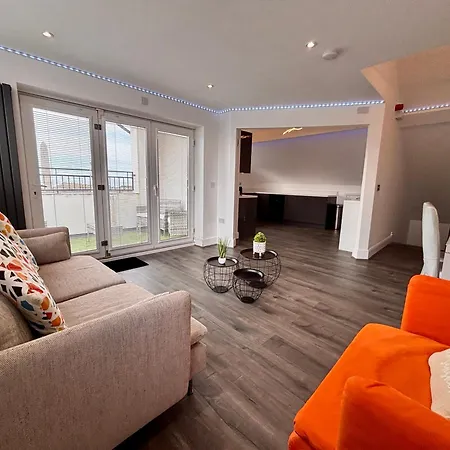 Franks 4 - Roof Terrace - Sleeps 6 Apartment *