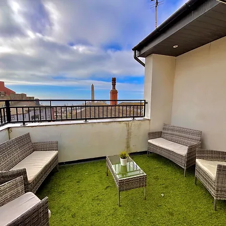 Franks 4 - Roof Terrace - Sleeps 6 Blackpool