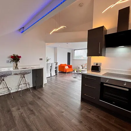 Franks 4 - Roof Terrace - Sleeps 6 * Blackpool