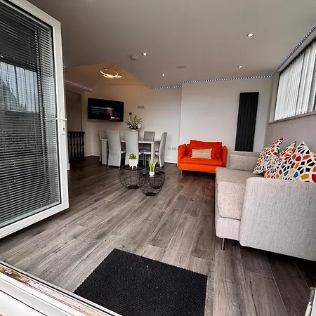 Franks 4 - Roof Terrace - Sleeps 6 Apartment