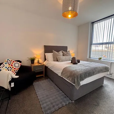 Franks 4 - Roof Terrace - Sleeps 6 * Blackpool