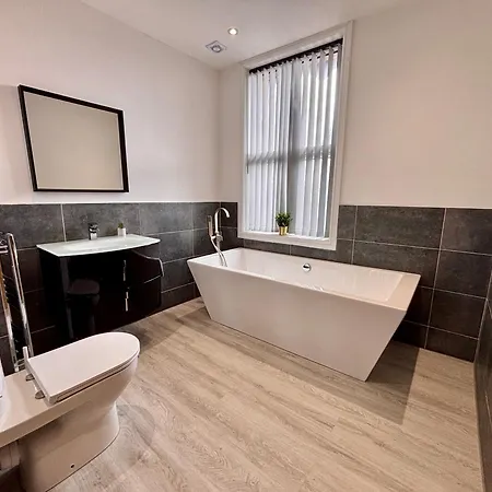 Franks 4 - Roof Terrace - Sleeps 6 Apartment