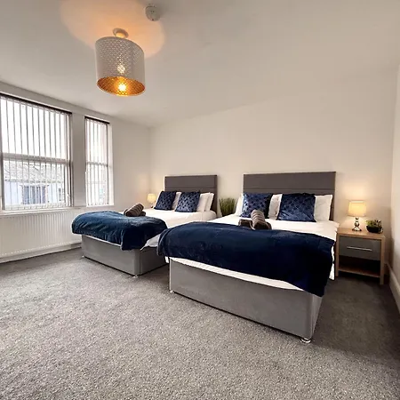 Franks 4 - Roof Terrace - Sleeps 6 Blackpool
