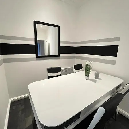 South Pier Apartments - Close To Pleasure Beach And Seafront Apartment Blackpool