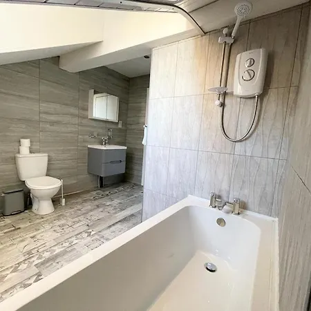 South Pier Apartments - Close To Pleasure Beach And Seafront Apartment *
