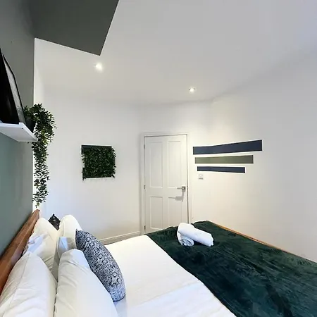 South Pier Apartments - Close To Pleasure Beach And Seafront Blackpool
