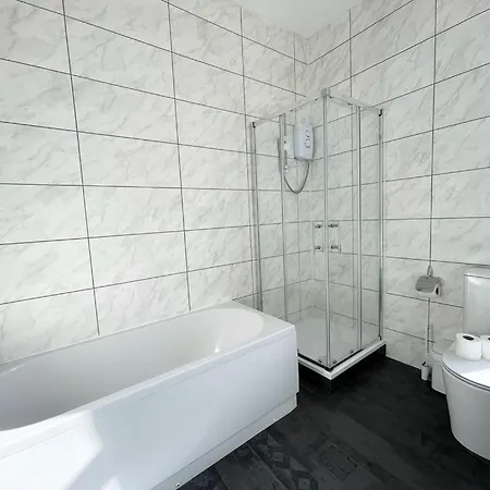 South Pier Apartments - Close To Pleasure Beach And Seafront Blackpool
