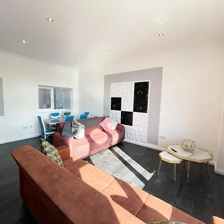 South Pier Apartments - Close To Pleasure Beach And Seafront * Blackpool