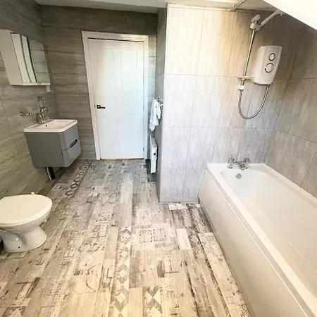 South Pier Apartments - Close To Pleasure Beach And Seafront Apartment Blackpool