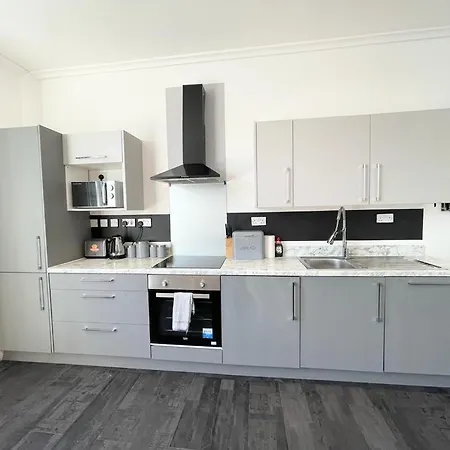 South Pier Apartments - Close To Pleasure Beach And Seafront Apartment *