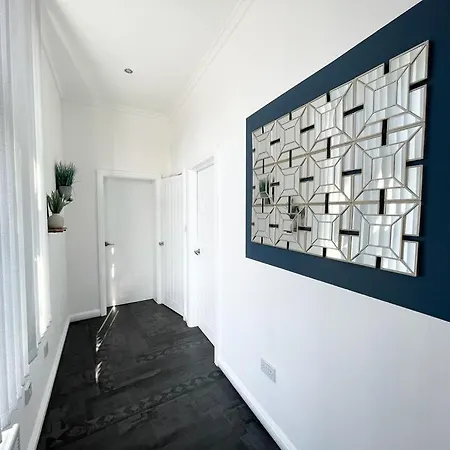 South Pier Apartments - Close To Pleasure Beach And Seafront Blackpool