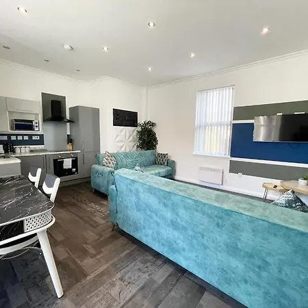 South Pier Apartments - Close To Pleasure Beach And Seafront Apartment *