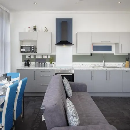 South Pier Apartments - Close To Pleasure Beach And Seafront Apartment *