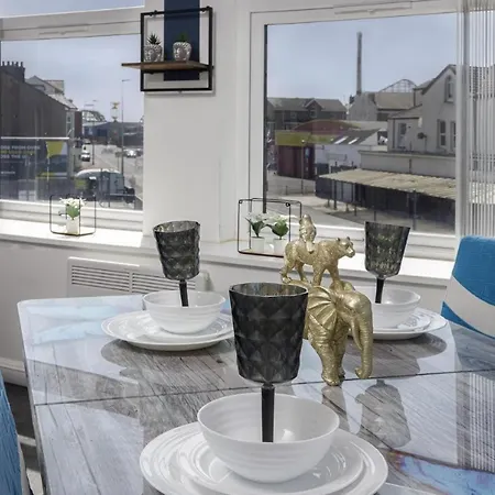 South Pier Apartments - Close To Pleasure Beach And Seafront Apartment *