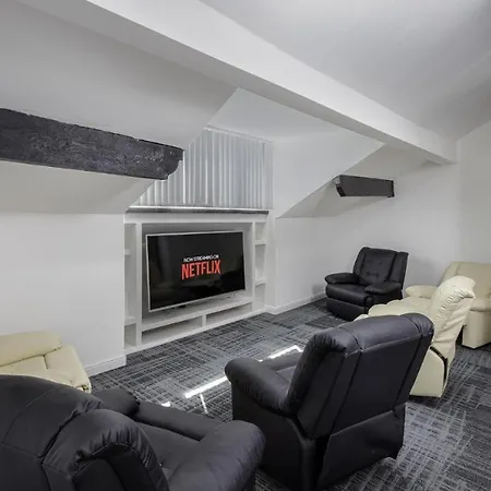 South Pier Apartments - Close To Pleasure Beach And Seafront
