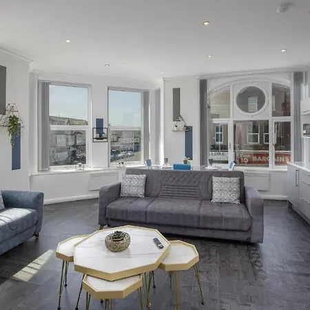 Apartment South Pier Apartments - Close To Pleasure Beach And Seafront Blackpool