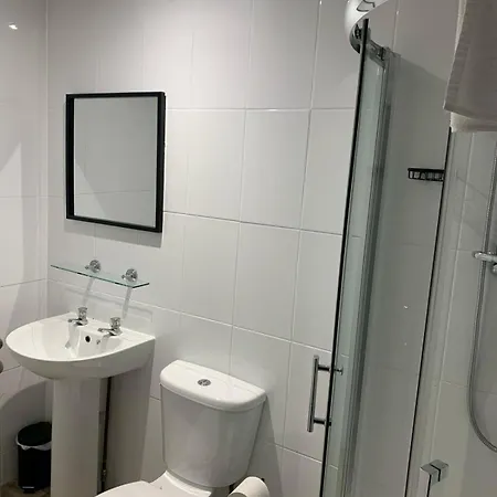 Hotel Woodhouse Fully Refurbished Quiet Family No Stag Or Hens Will Be Refused On Checkin 4*