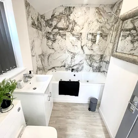Apartment Osborne Luxury Hot Tub And Jacuzzi *