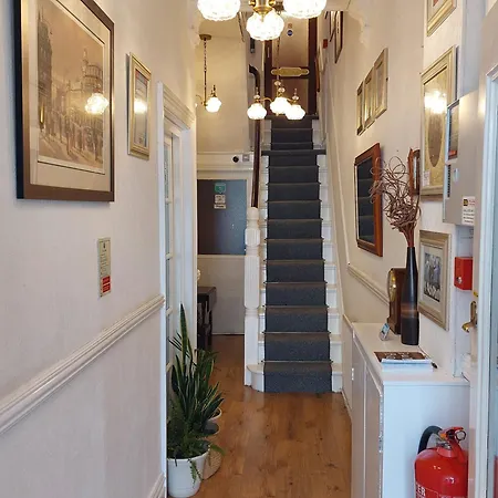 Guest house Westfield House 3*