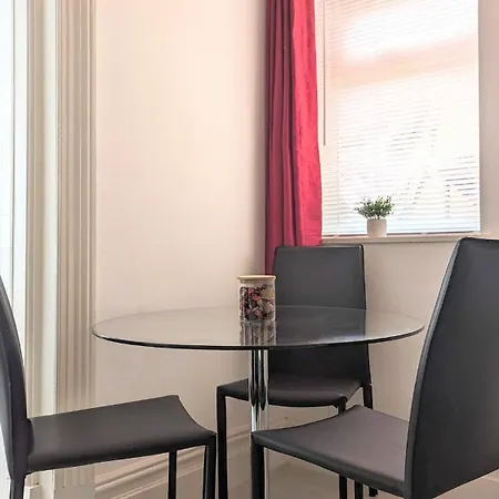 Barton Beachside - Family Onebedroom Apartment, Double & Bunkbed - & Promenade Location - Over 21's, Family Friendly Only, Id Required