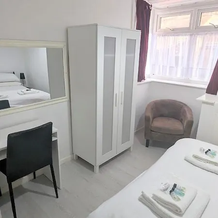 Barton Beachside - Family Onebedroom Apartment, Double & Bunkbed - & Promenade Location - Over 21's, Family Friendly Only, Id Required Apartment *