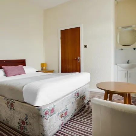 St Kildas, 3*