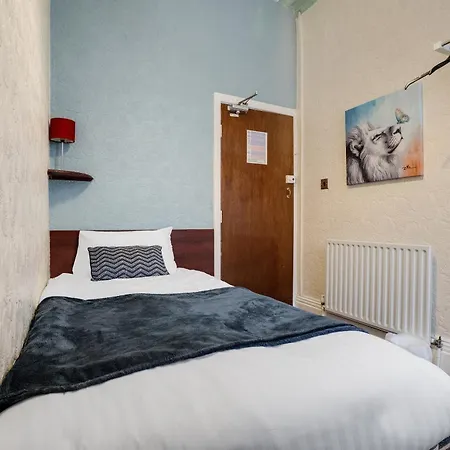 St Kildas, 3*