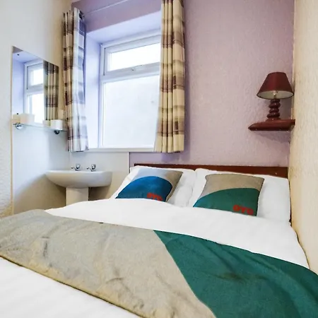 St Kildas, 3*