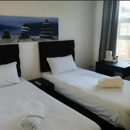 Oyo Wave Crest Otel