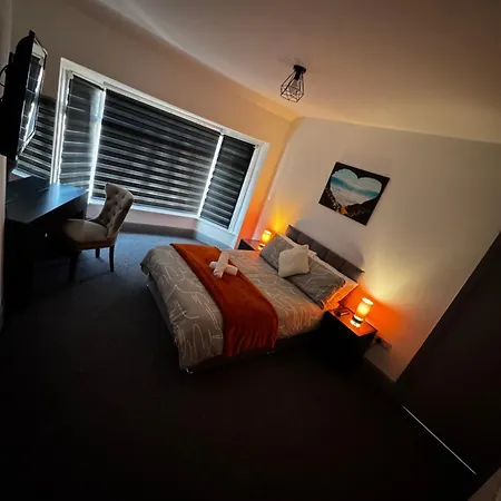 Melville House - Pet Friendly Blackpool