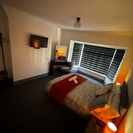 Melville House - Pet Friendly * Blackpool