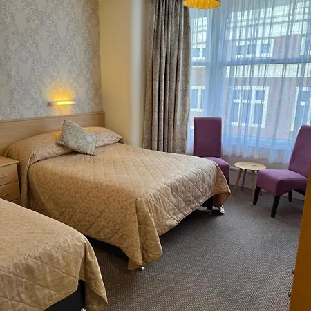 Hotel Adelaide House - Opposite Winter Gardens, Town Centre 3*