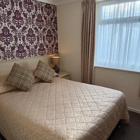 Adelaide House - Opposite Winter Gardens, Town Centre 3*