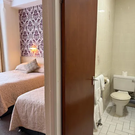 Hotel Adelaide House - Opposite Winter Gardens, Town Centre 3*