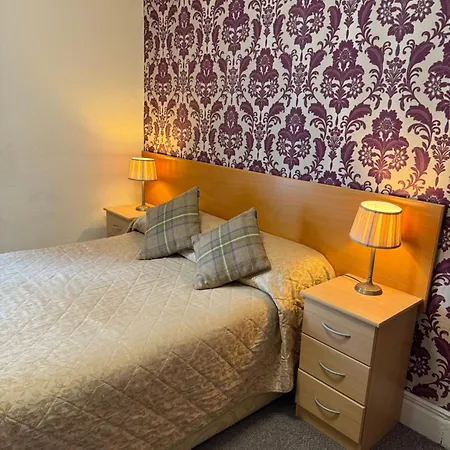 Adelaide House - Opposite Winter Gardens, Town Centre 3*