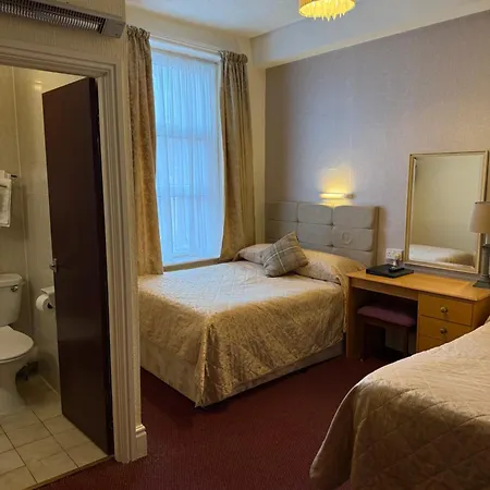 Hotel Adelaide House - Opposite Winter Gardens, Town Centre