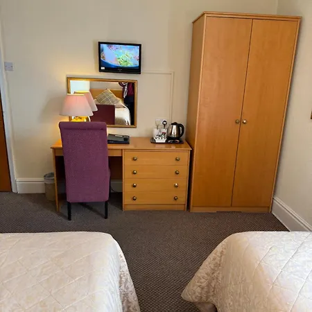Adelaide House - Opposite Winter Gardens, Town Centre 3*