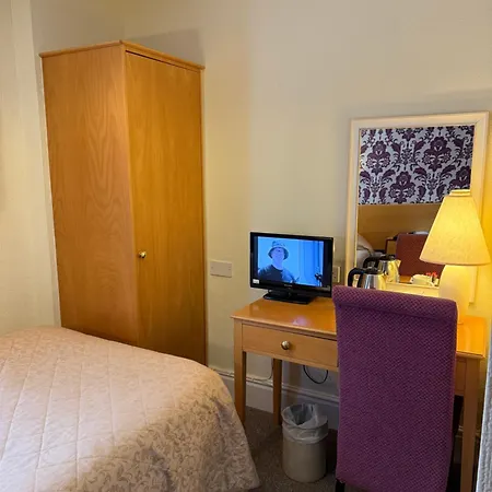 Adelaide House - Opposite Winter Gardens, Town Centre 3* Blackpool