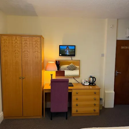 Adelaide House - Opposite Winter Gardens, Town Centre 3* Blackpool