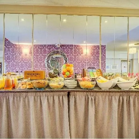 Hotel Adelaide House - Opposite Winter Gardens, Town Centre Blackpool