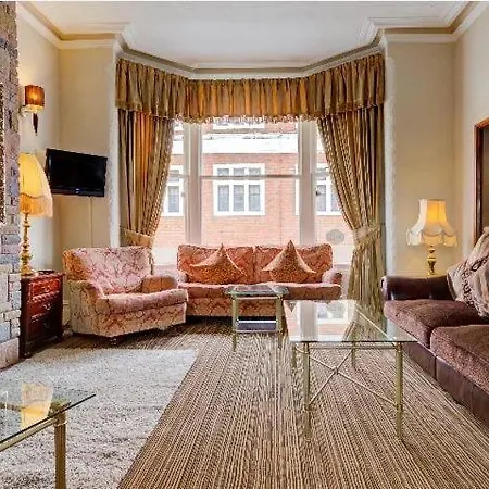 Hotel Adelaide House - Opposite Winter Gardens, Town Centre Blackpool