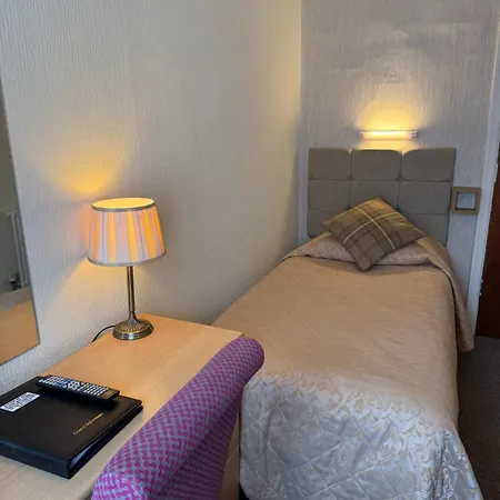Adelaide House - Opposite Winter Gardens, Town Centre 3* Blackpool